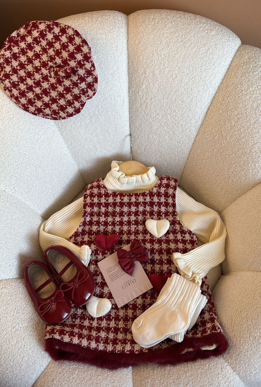 Outfit completo Vestido y Boina Cuadros Corazones – Colección Amor de Invierno ❤️❄️