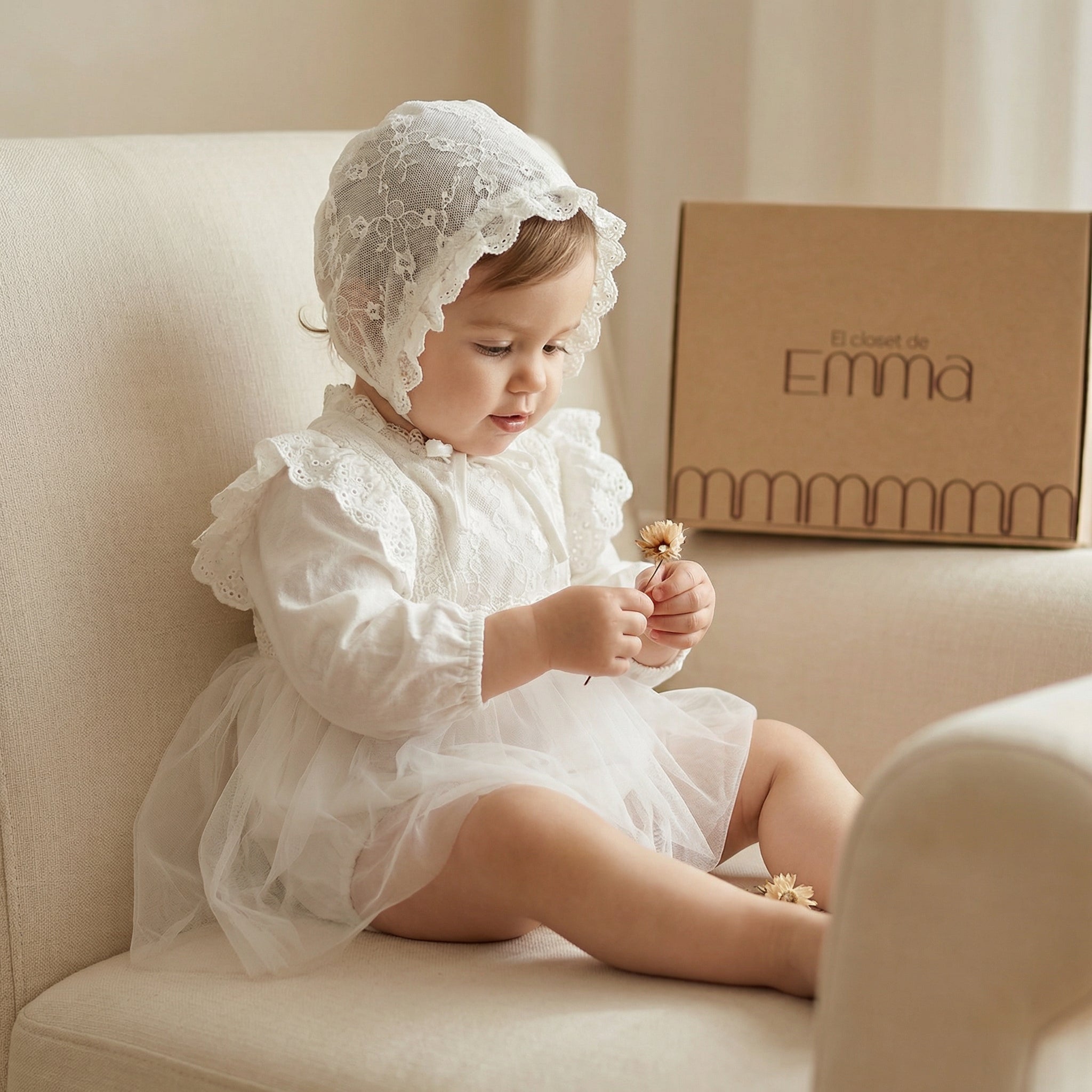 Vestido con gorro  Ivory Encaje y Tul – Elegancia Atemporal Imagen principal del producto