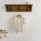Vestido de Encaje Floral para Bebé – Modelo Ivory Bloom