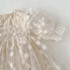 Vestido de Encaje Floral para Bebé – Modelo Ivory Bloom