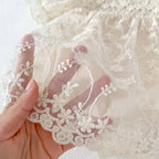 Vestido de Encaje Floral para Bebé – Modelo Ivory Bloom