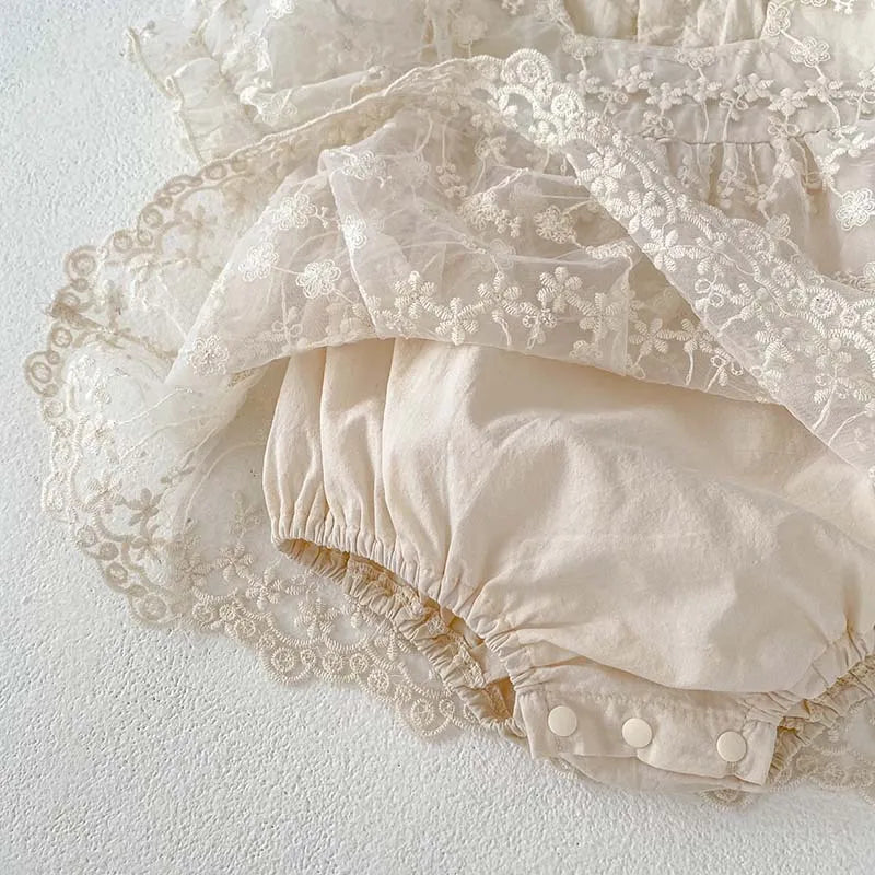 Vestido de Encaje Floral para Bebé – Modelo Ivory Bloom