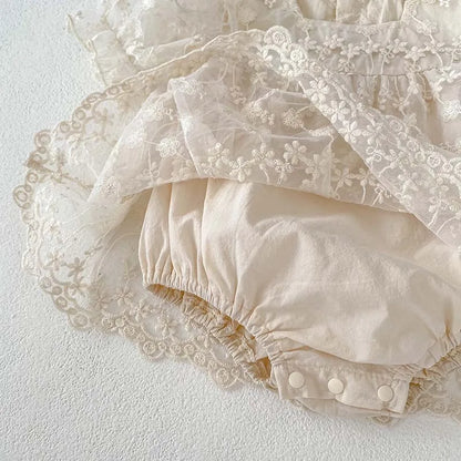 Vestido de Encaje Floral para Bebé – Modelo Ivory Bloom