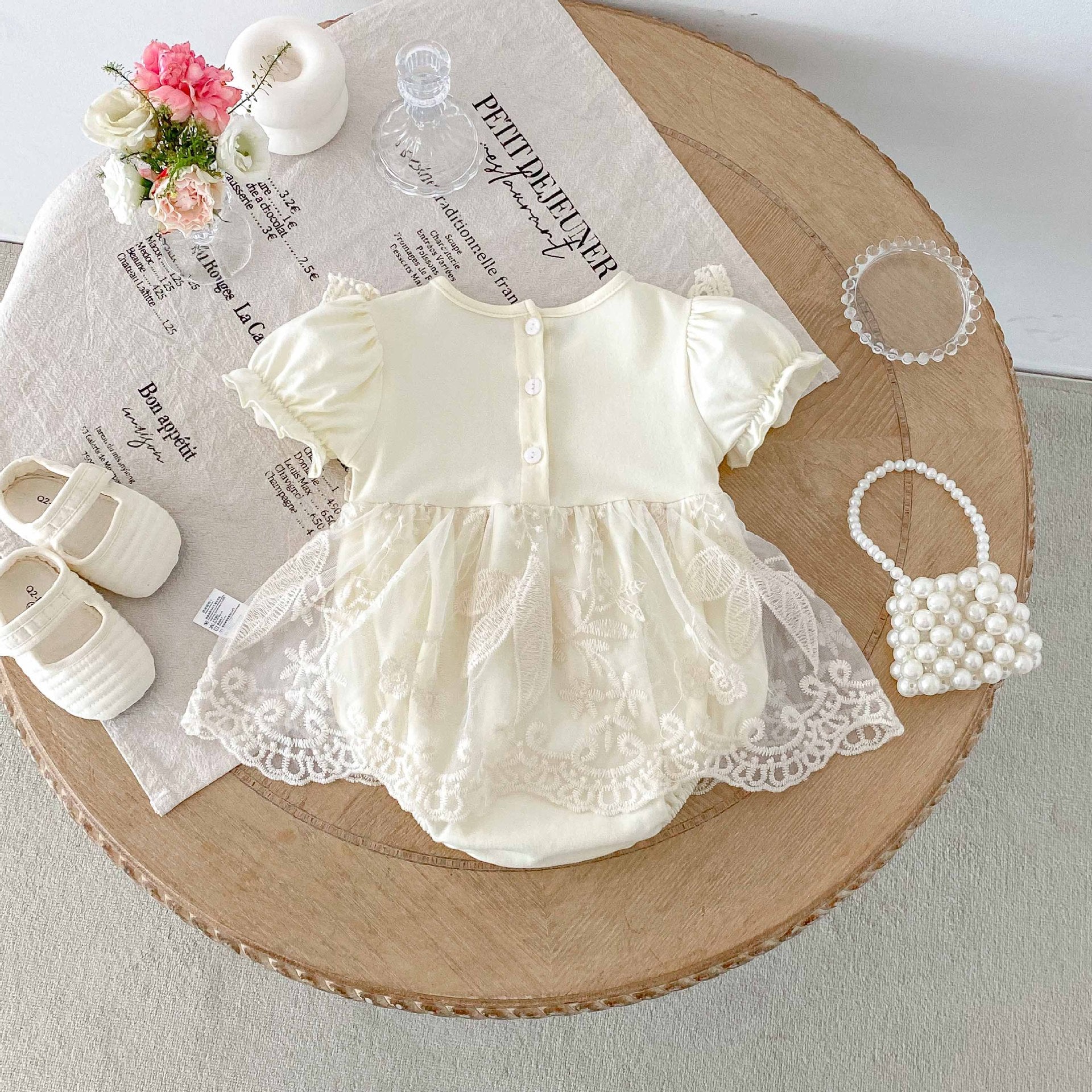 Vestido Ivory Encaje Floral con Lazos – Verano