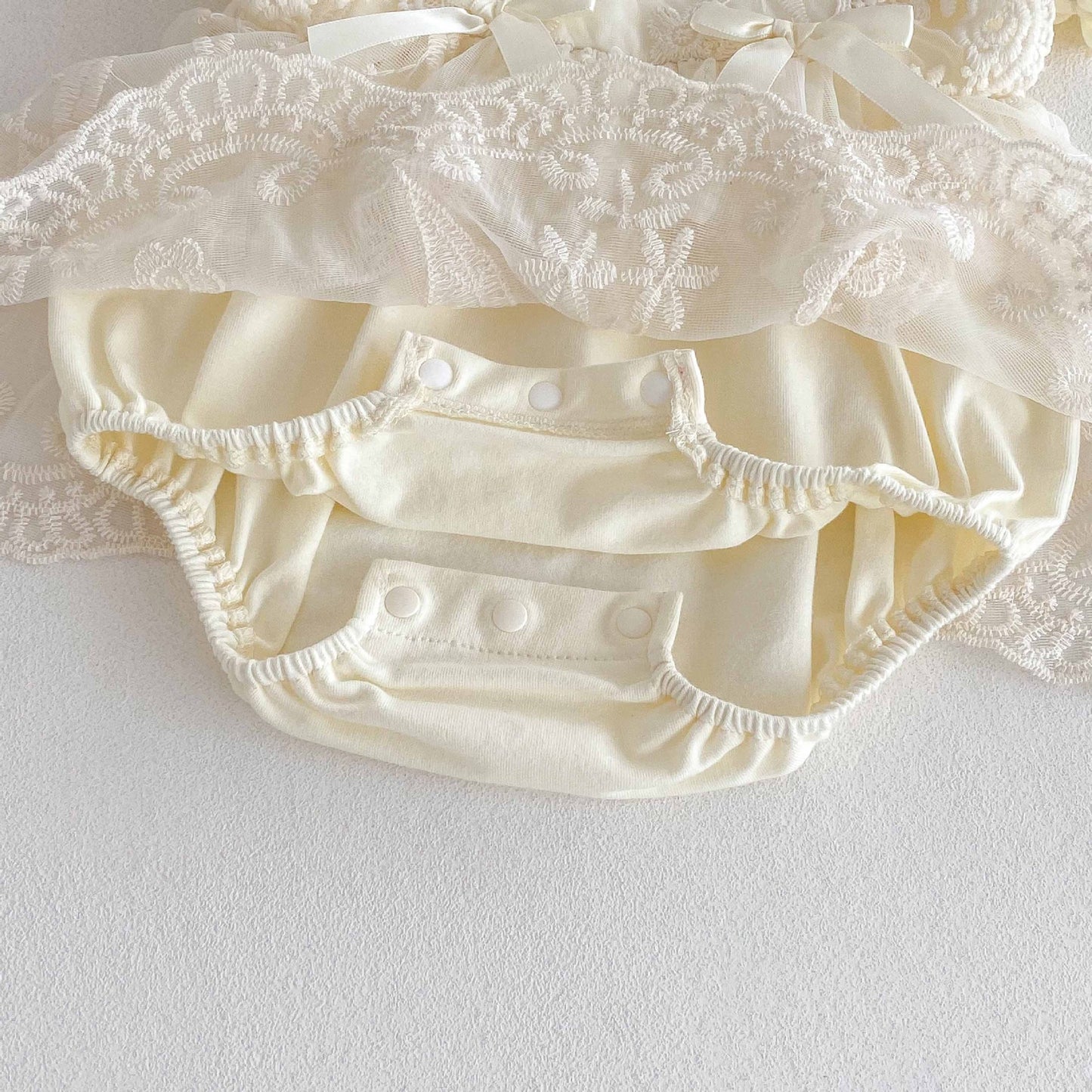 Vestido Ivory Encaje Floral con Lazos – Verano