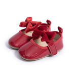 Zapatos de Charol Rojo con Lazo de Terciopelo – Colección Festiva