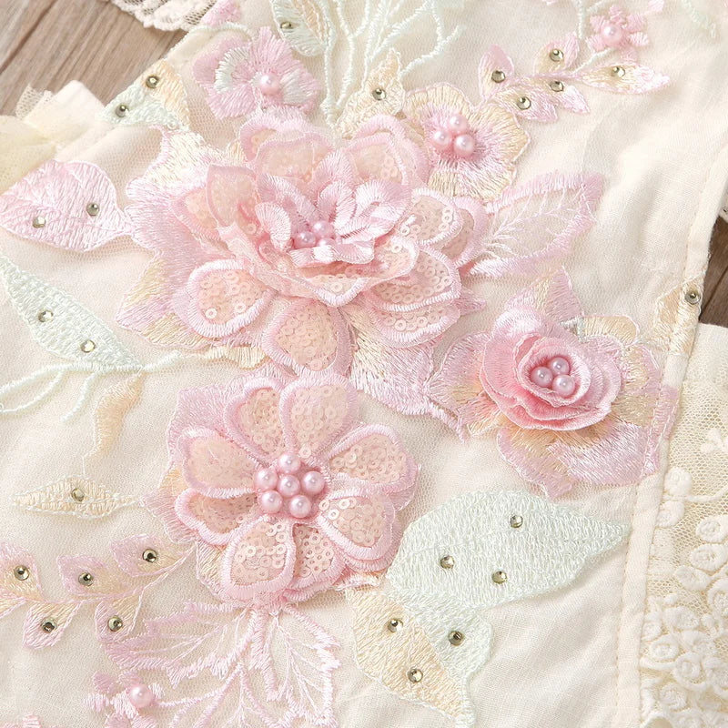 Enterizo de Encaje con Flores Bordadas para Bebé – Modelo Garden Bloom