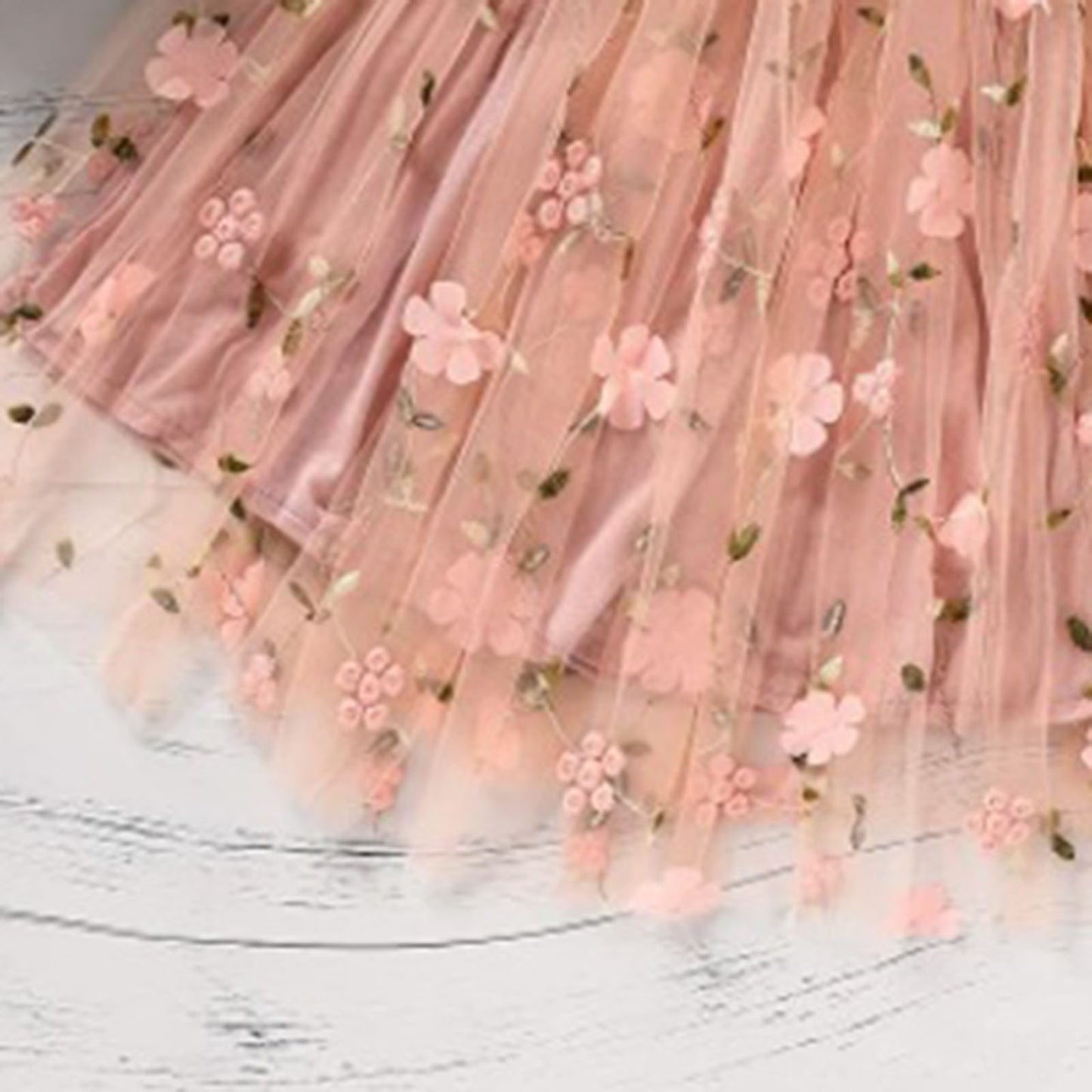 Vestido Rosa con Flores Bordadas en Tul – Modelo Blossom Garden