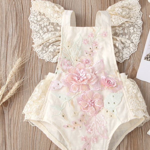 Enterizo de Encaje con Flores Bordadas para Bebé – Modelo Garden Bloom