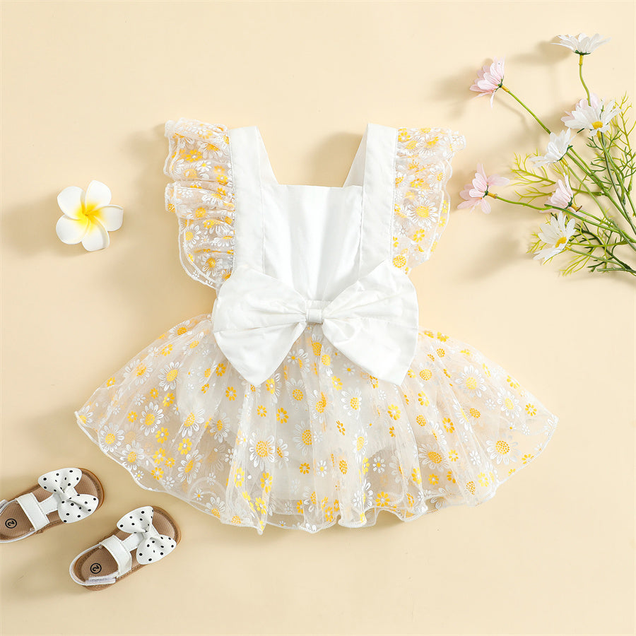 Vestido Blanco con Margaritas Bordadas y Lazo – Frescura y Encanto Floral