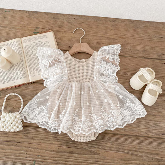 Enterizo Beige con Encaje y Volados de Tul – Estilo Vintage