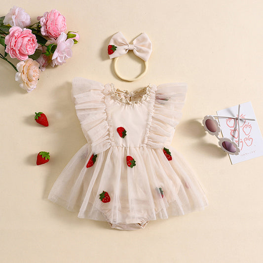 Enterizo Beige con Fresas Bordadas y Volantes de Tul