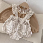 Enterizo Doble Pieza Beige con Tirantes y Cuello de Encaje