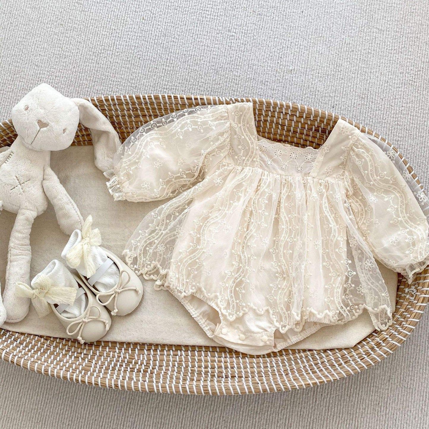 Enterizo Encaje Ivory – Ternura en Cada Detalle