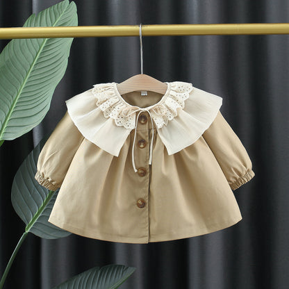 Abrigo Beige con Cuello de Encaje Vintage