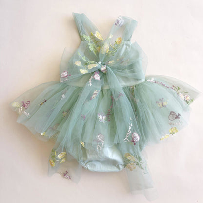 Vestido Verde Menta con Flores Bordadas – Modelo Spring Garden