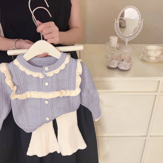 Conjunto Tejido Lila y Blanco para Niña – Suéter con Volantes y Pantalón Acampanado