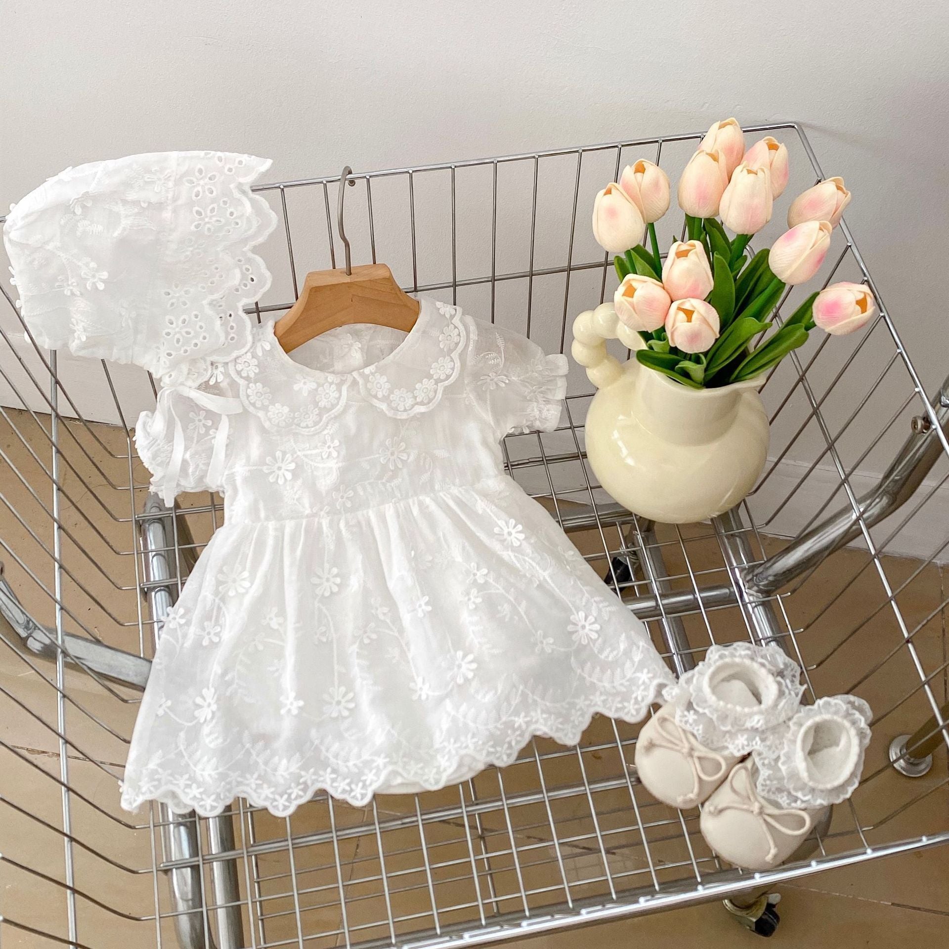 Vestido Ivory Encaje Floral – Con Gorro Imagen secundaria del producto