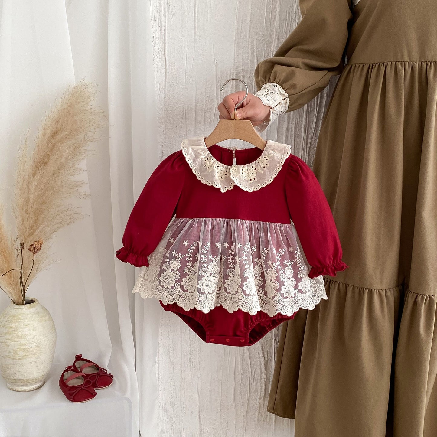 Vestido Tipo Romper Rojo con Encaje para Bebé Niña