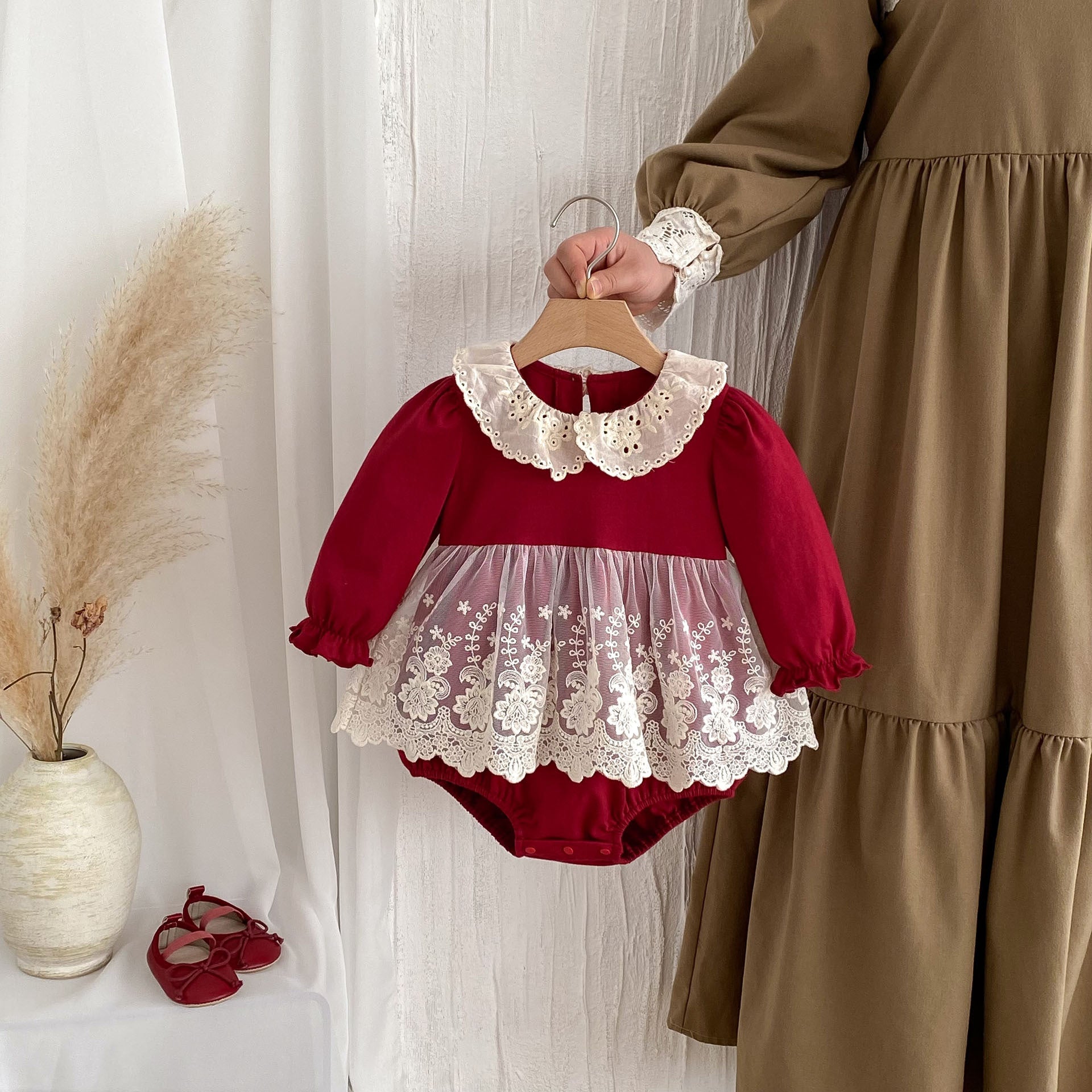 Vestido Tipo Romper Rojo con Encaje para Bebé Niña
