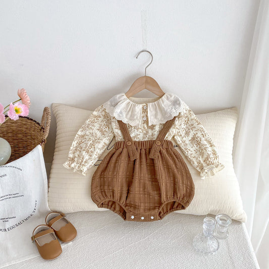 Conjunto Vintage con Tirantes y Blusa Floral