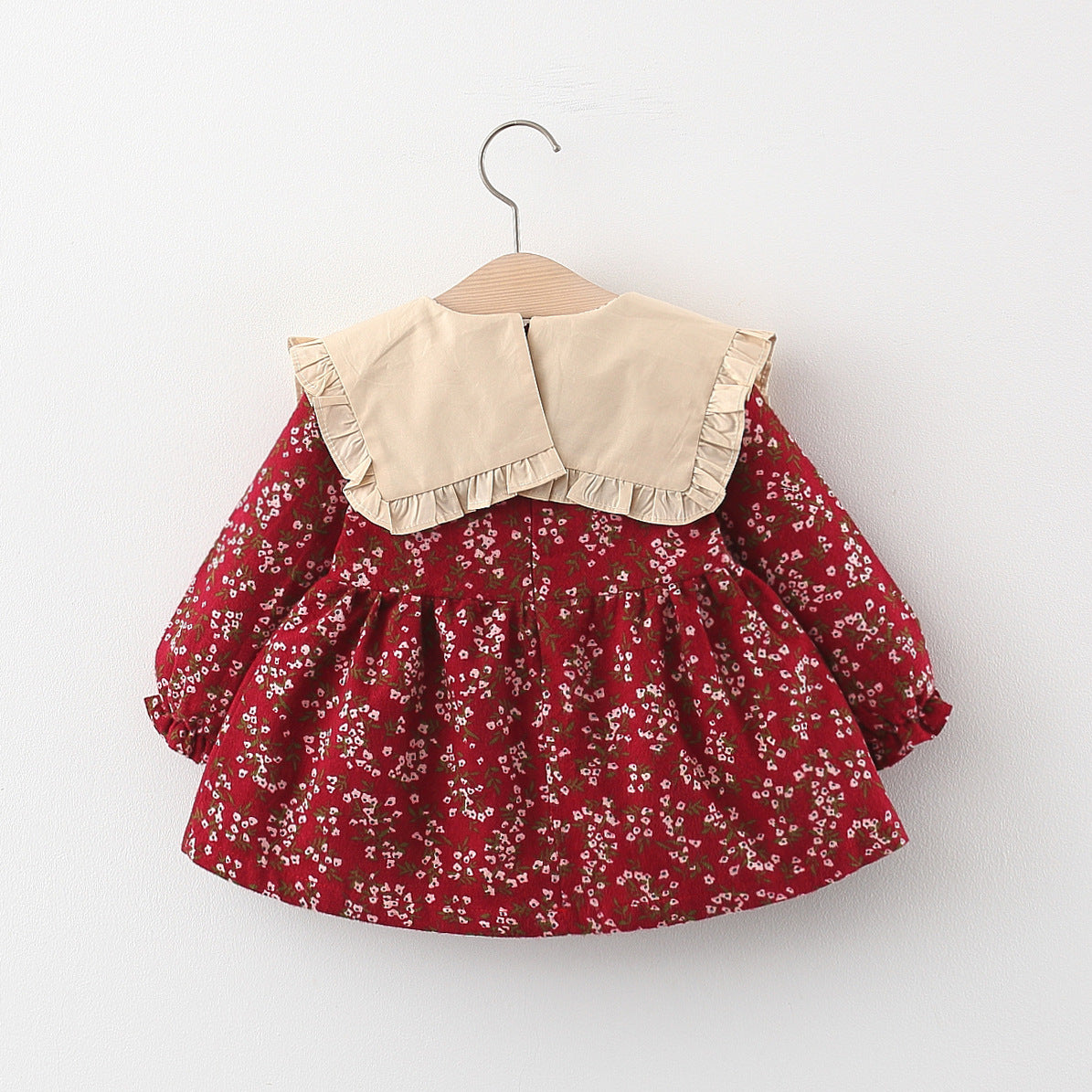 Vestido Rojo Floral con Cuello Beige y Lazo Elegante Imagen secundaria del producto