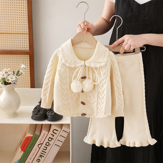 Conjunto Tejido Marfil con Pompones y Cuello Vintage
