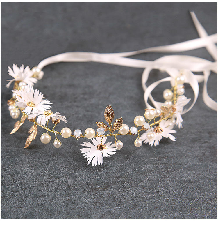 Diadema Floral Blanca con Perlas y Cinta – Modelo Pearl Blossom