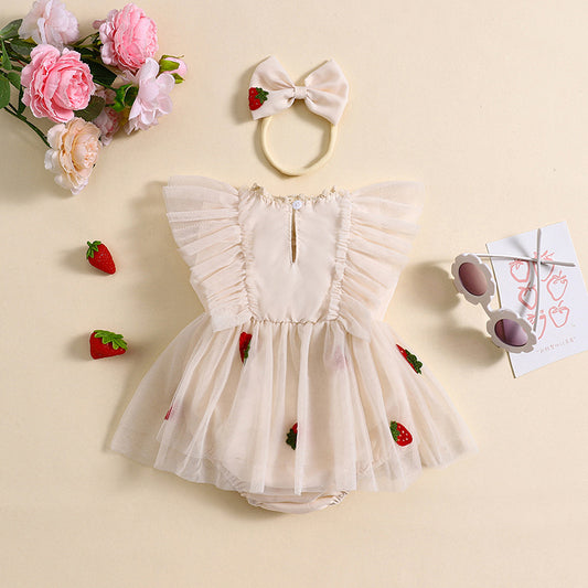 Enterizo Beige con Fresas Bordadas y Volantes de Tul