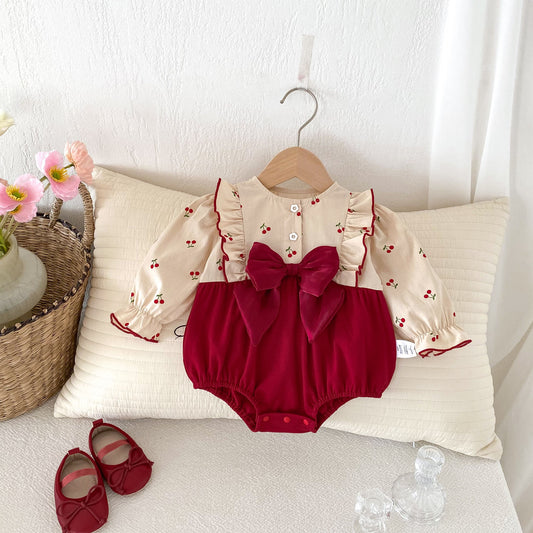 Enterizo con Moño Rojo y Estampado de Cerezas – Estilo Festivo para Bebé Niña