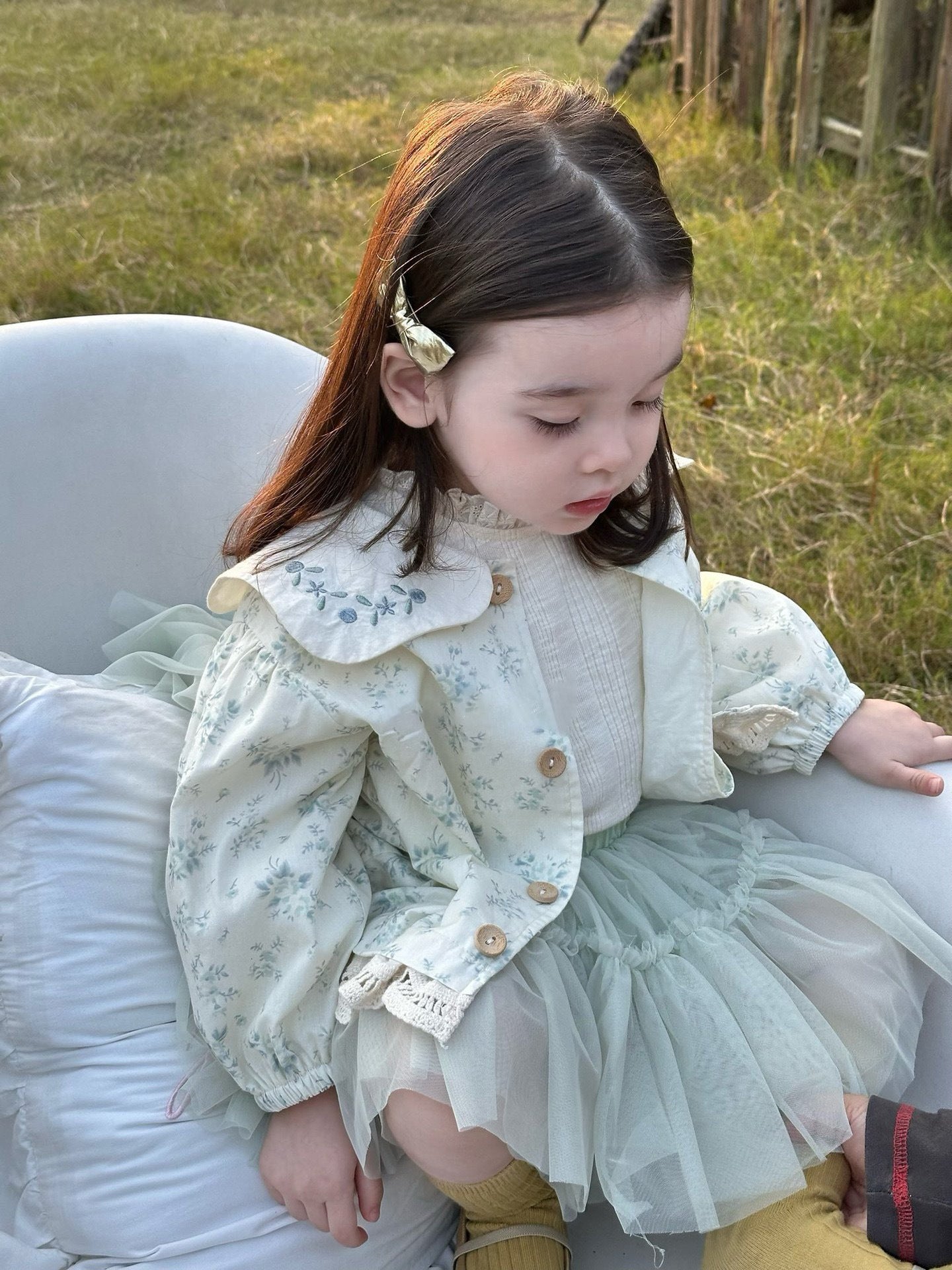 Conjunto Elegante para Niña con Chaqueta, Polo y Falda de Tul Verde