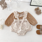 Enterizo Doble Pieza Beige con Tirantes y Cuello de Encaje