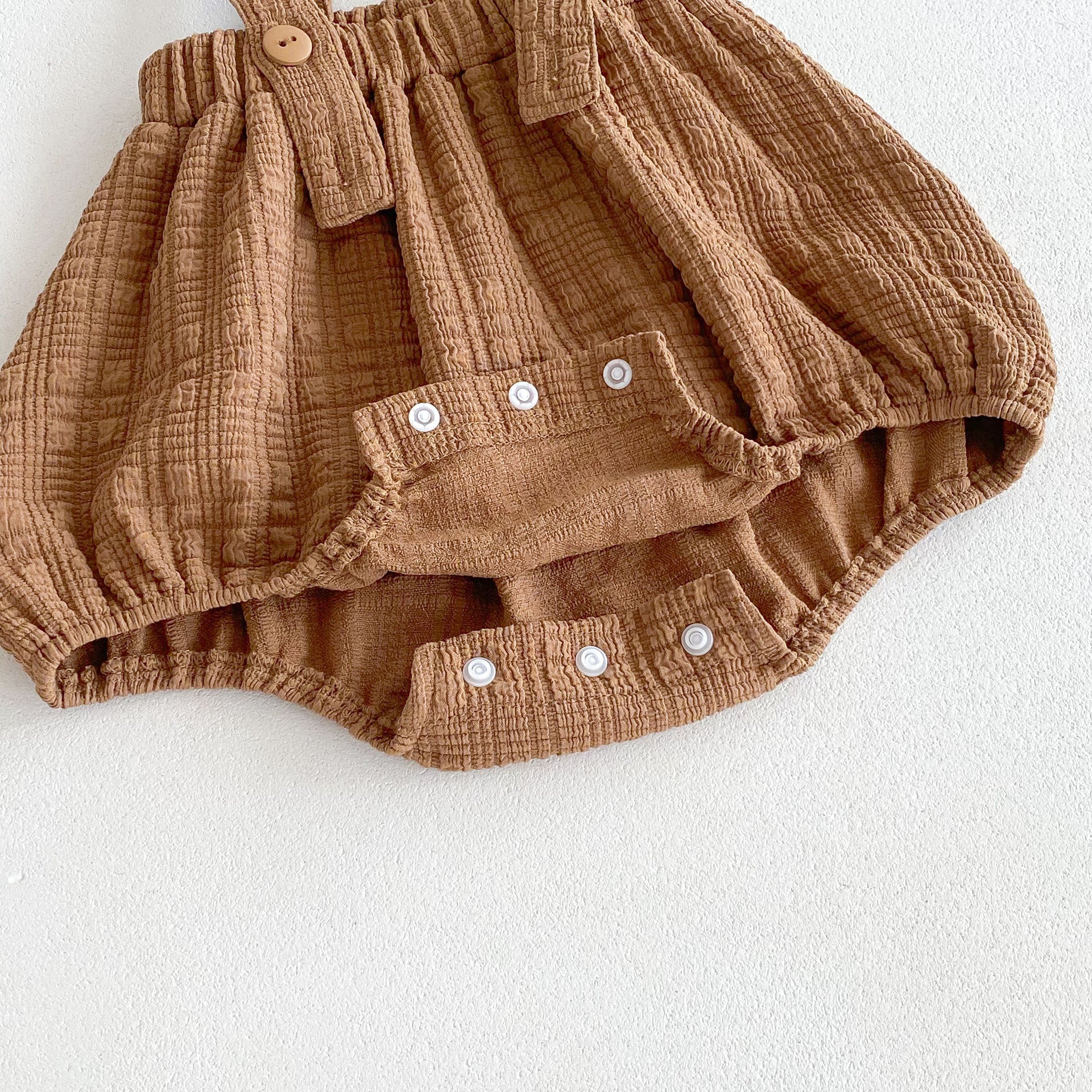 Conjunto Vintage con Tirantes y Blusa Floral