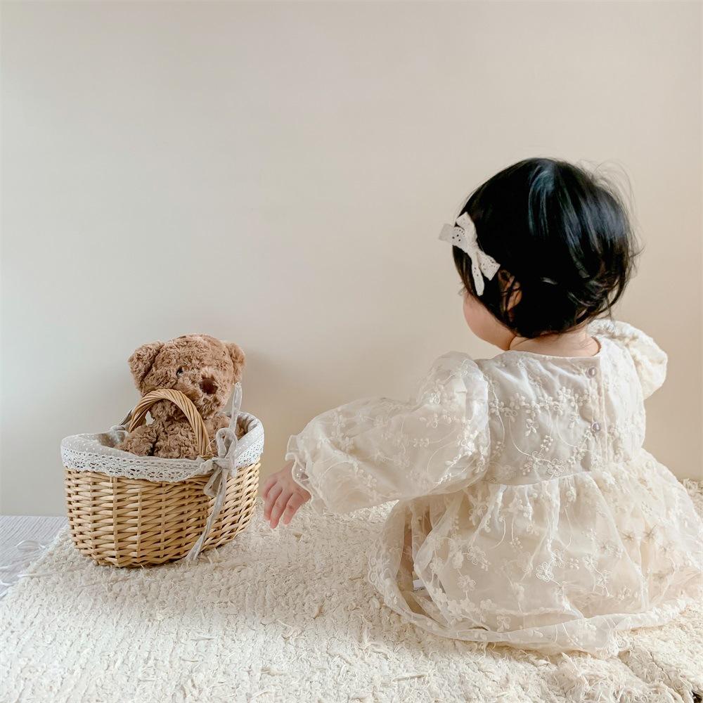 Vestido de Encaje Beige con Mangas Abullonadas – Modelo Lace Dream