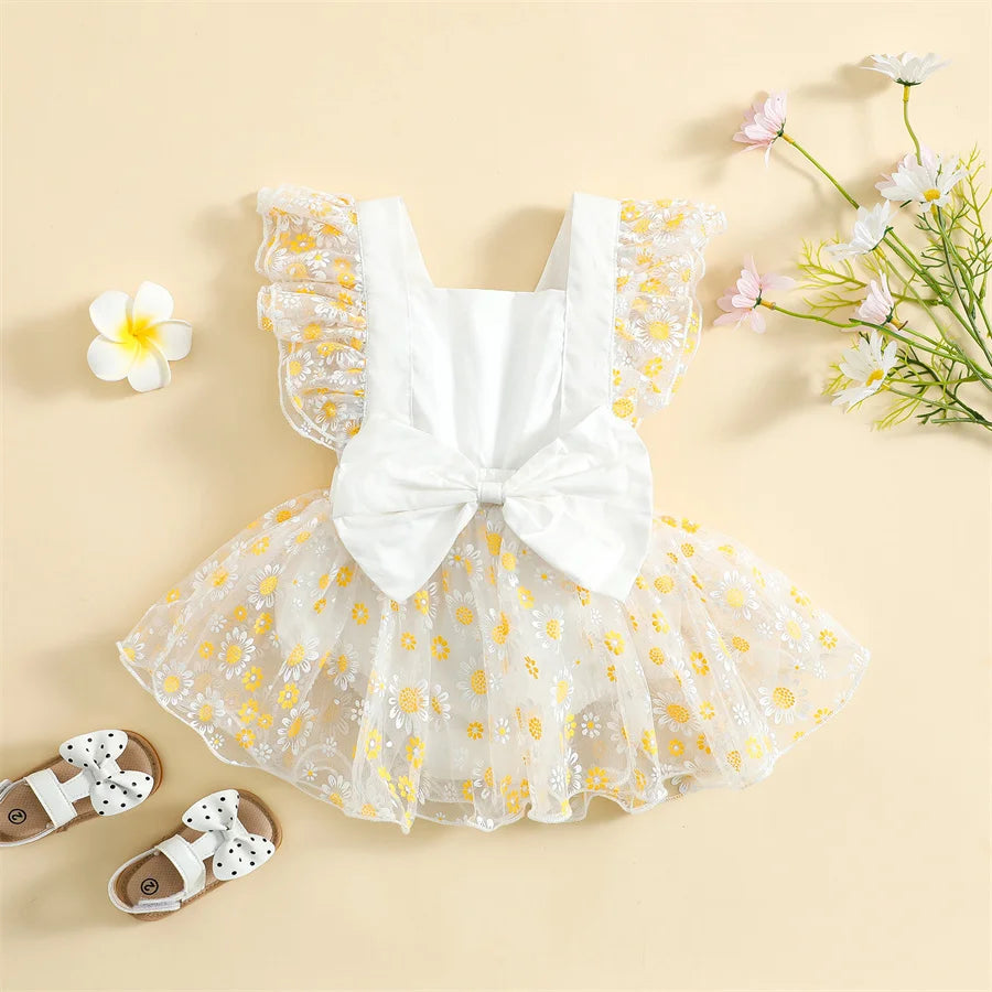 Vestido Blanco con Margaritas Bordadas y Lazo – Frescura y Encanto Floral Imagen principal del producto