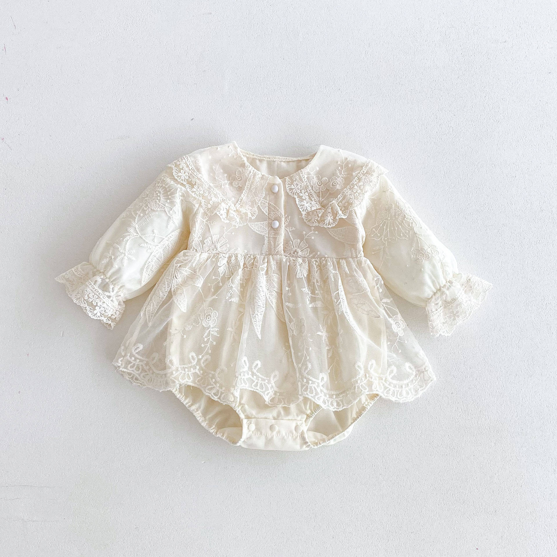 Vestido “Encanto de Encaje” – Pura dulzura y elegancia para tu bebé