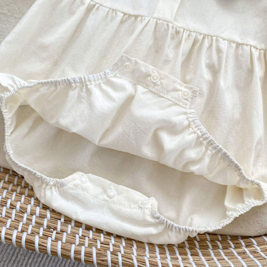 Enterizo Beige con Cuello Bordado y Lazo – Modelo Classic Charm