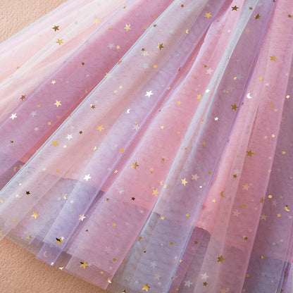 Vestido Arcoíris de Tul con Estrellas Doradas – Modelo Rainbow Star