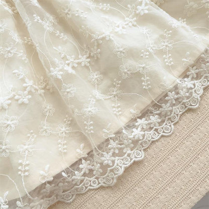 Vestido de Encaje Beige con Mangas Abullonadas – Modelo Lace Dream