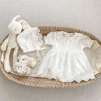 Vestido Ivory Encaje Floral – Con Gorro