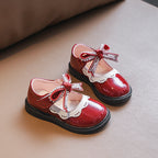 Zapatos de Charol Rojo con Lazo de Perlas – Colección Princesa Festiva