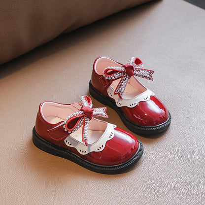 Zapatos de Charol Rojo con Lazo de Perlas – Colección Princesa Festiva