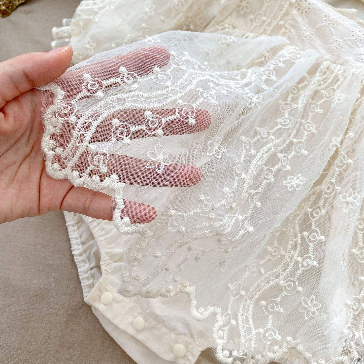 Enterizo Encaje Ivory – Ternura en Cada Detalle