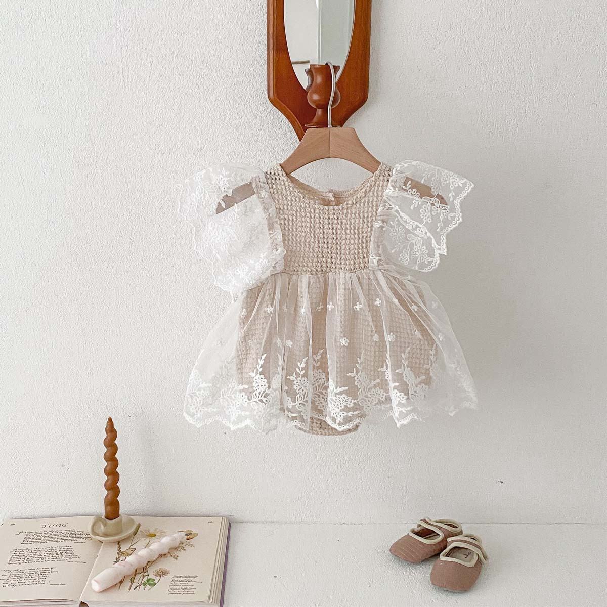 Enterizo Beige con Encaje y Volados de Tul – Estilo Vintage