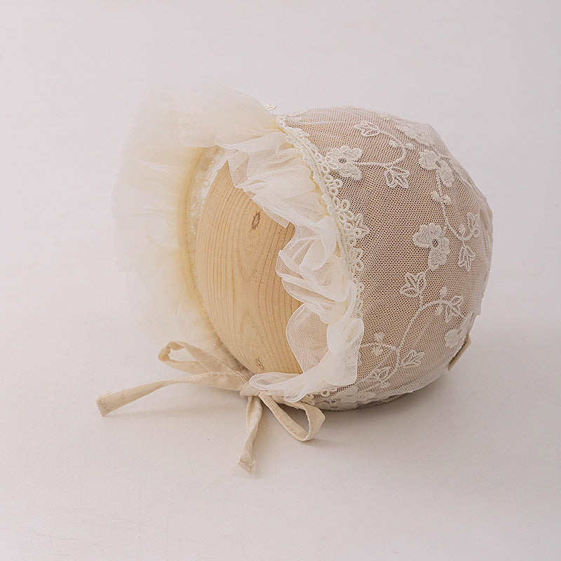 Gorrito Beige de Encaje con Volantes para Bebé Niña Imagen principal del producto