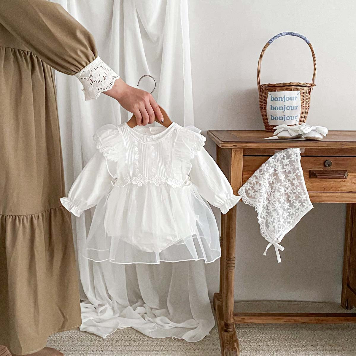 Conjunto de Bautizo con Encaje Floral Blanco