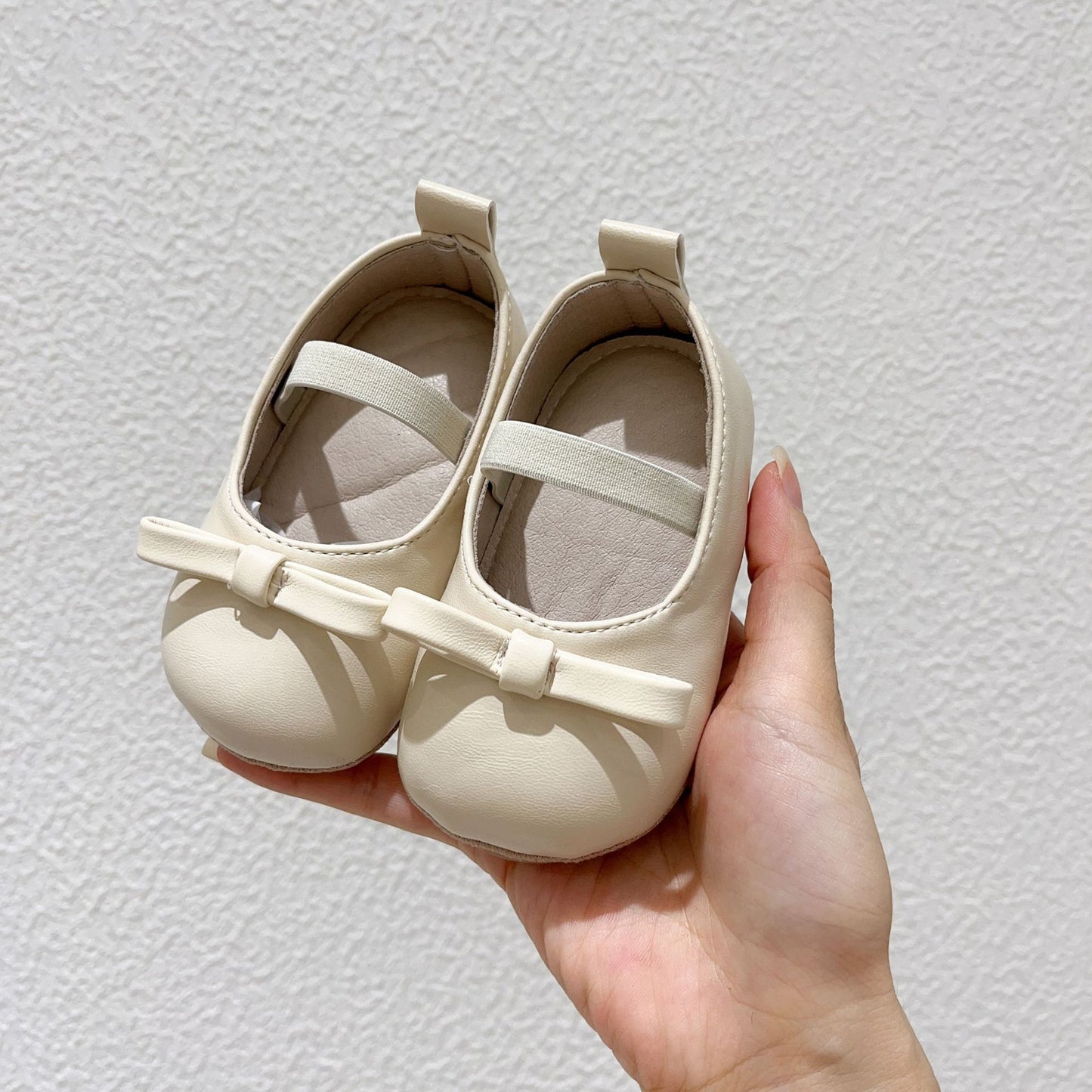 Zapatos Beige con Lazo – Colección Elegancia Clásica