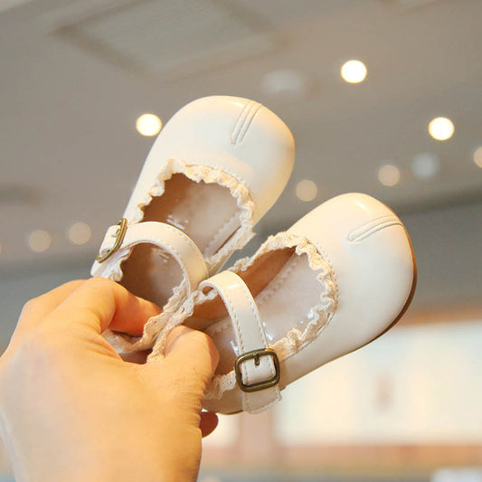 Zapatos Beige con Encaje – Colección Clásica Vintage