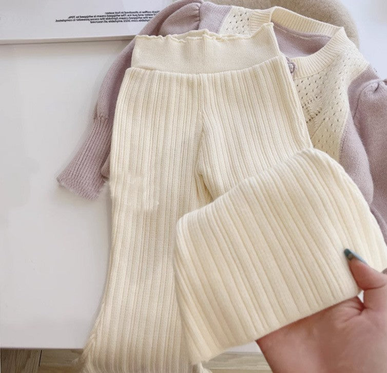 Conjunto Tejido Lila y Blanco para Niña – Suéter con Volantes y Pantalón Acampanado