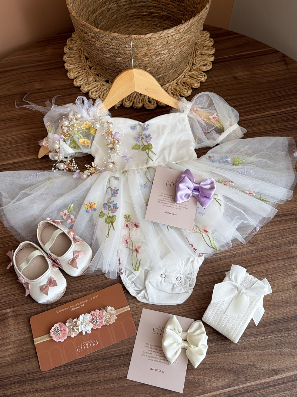 Outfit completo Vestido Floral Blanco Tul Lazo – Edición Encanto